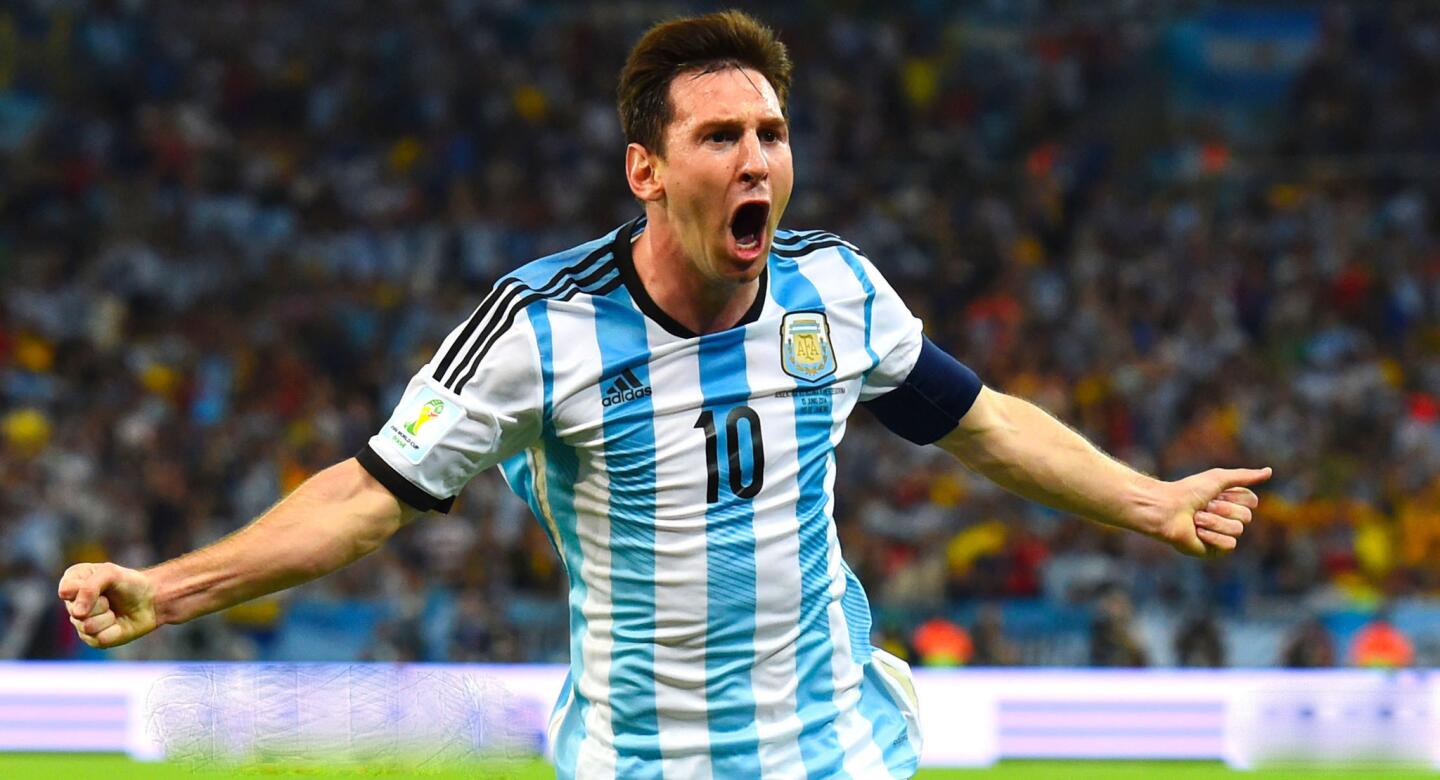 Messi, 'jefe' del demoledor Barcelona, lidera al seleccionado argentino en la búsqueda del título continental.
