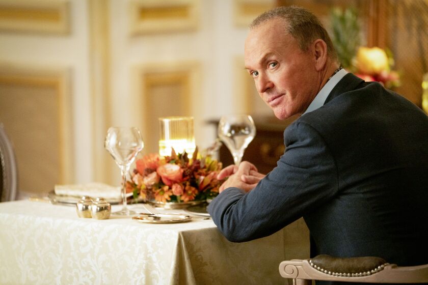 Michael Keaton en una escena de "The Protégé".
