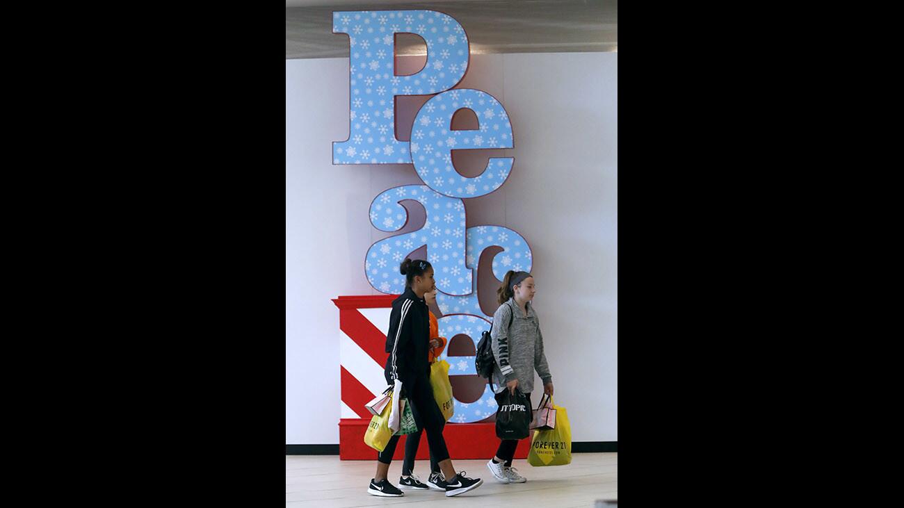 Photo Gallery: Crowds not as large on Black Friday morning at Burbank Town Center mall