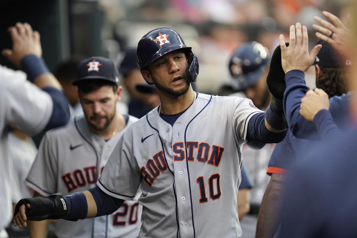 Houston Astros: Yuli Gurriel breaking out batting slump