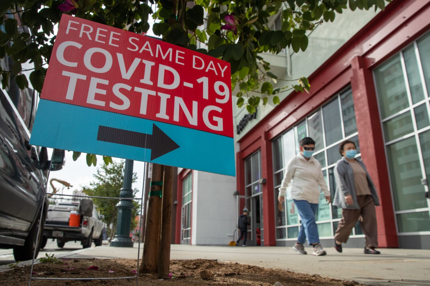 L.A. County coronavirus threat eases for now, but a second wave after Christmas possible