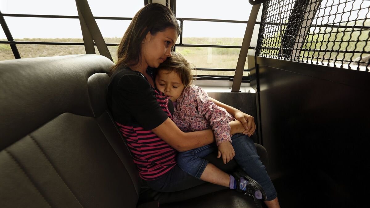 Angie Paz Pineda, 18, with Hailyn Paz, 2, traveled from Honduras. (Carolyn Cole / Los Angeles Times)