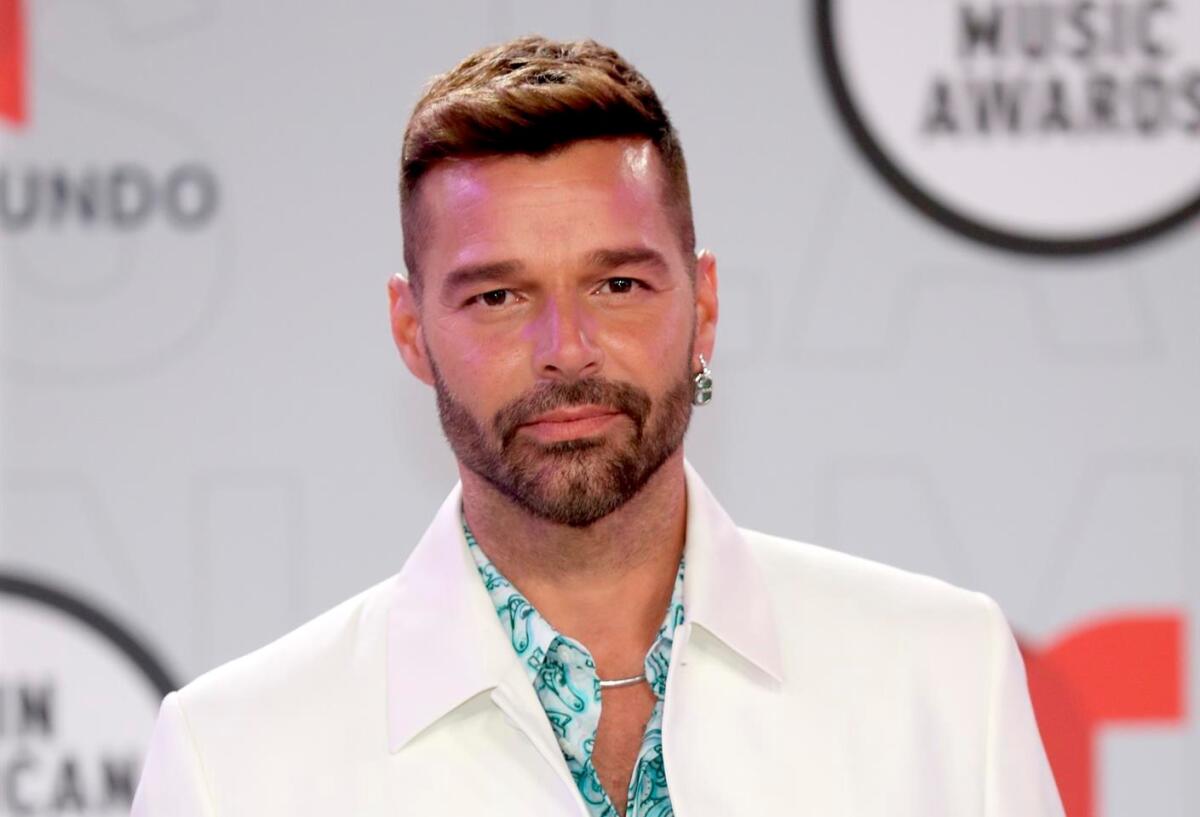 El cantante Ricky Martin a su paso por la alfombra roja de los Premios LAMAs.