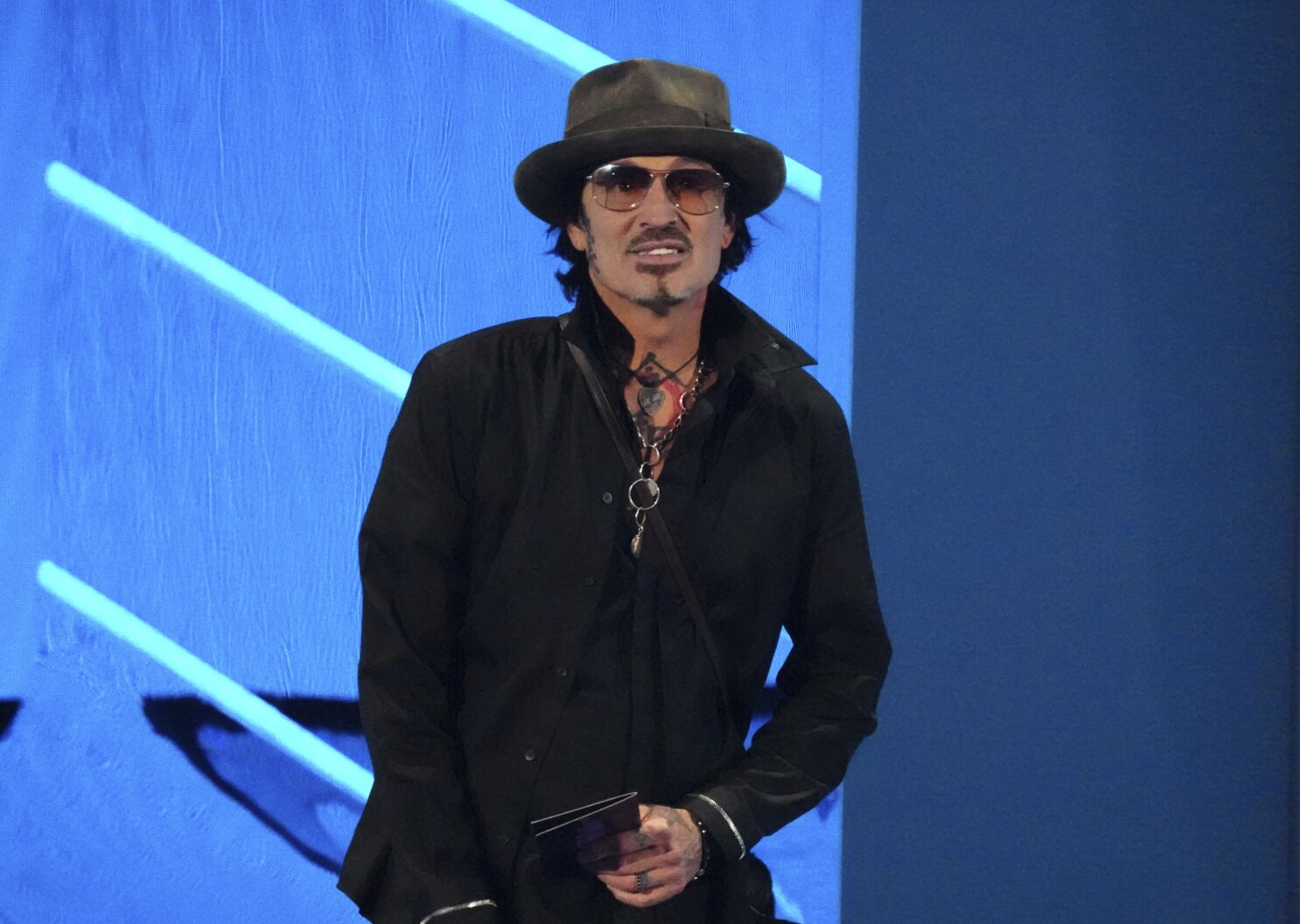 Tommy Lee was 'on a bender' when he posted that nude photo - Los Angeles  Times