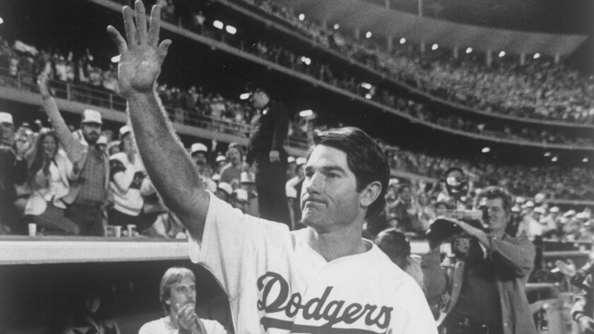 Steve Garvey waves to the crowd after what turned out to be his final game as a Dodger.