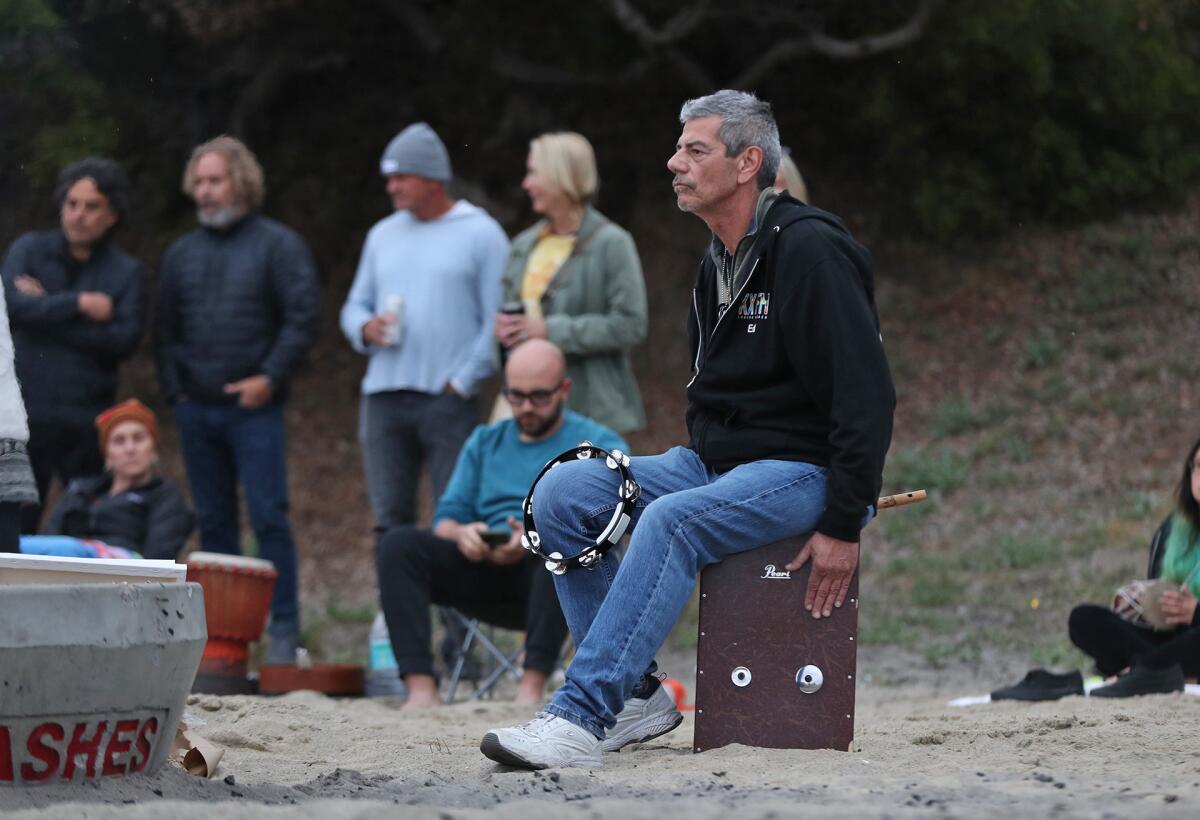 Organizer Ed Steinfeld, from KX FM radio, begins the drum circle remembrance at Aliso Beach in honor of Taylor Hawkins.
