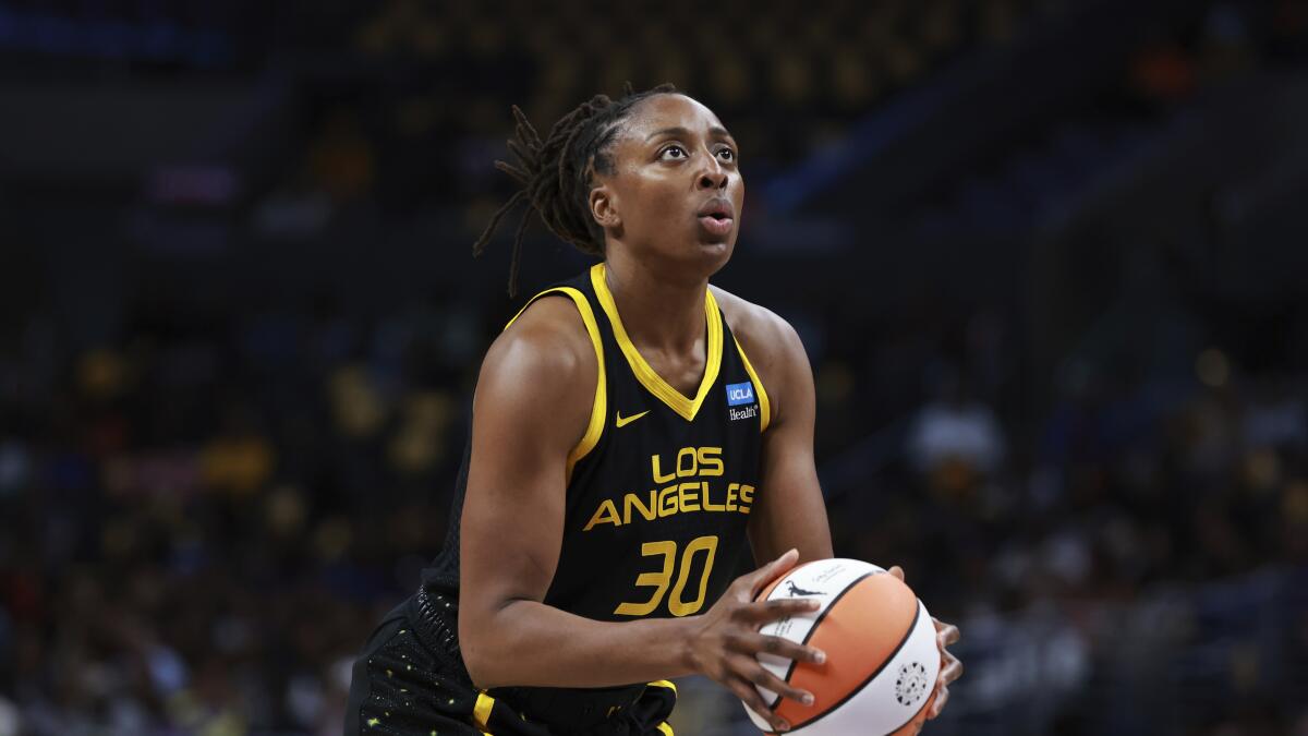 Sparks forward Nneka Ogwumike prepares to shoot against the Phoenix Mercury.