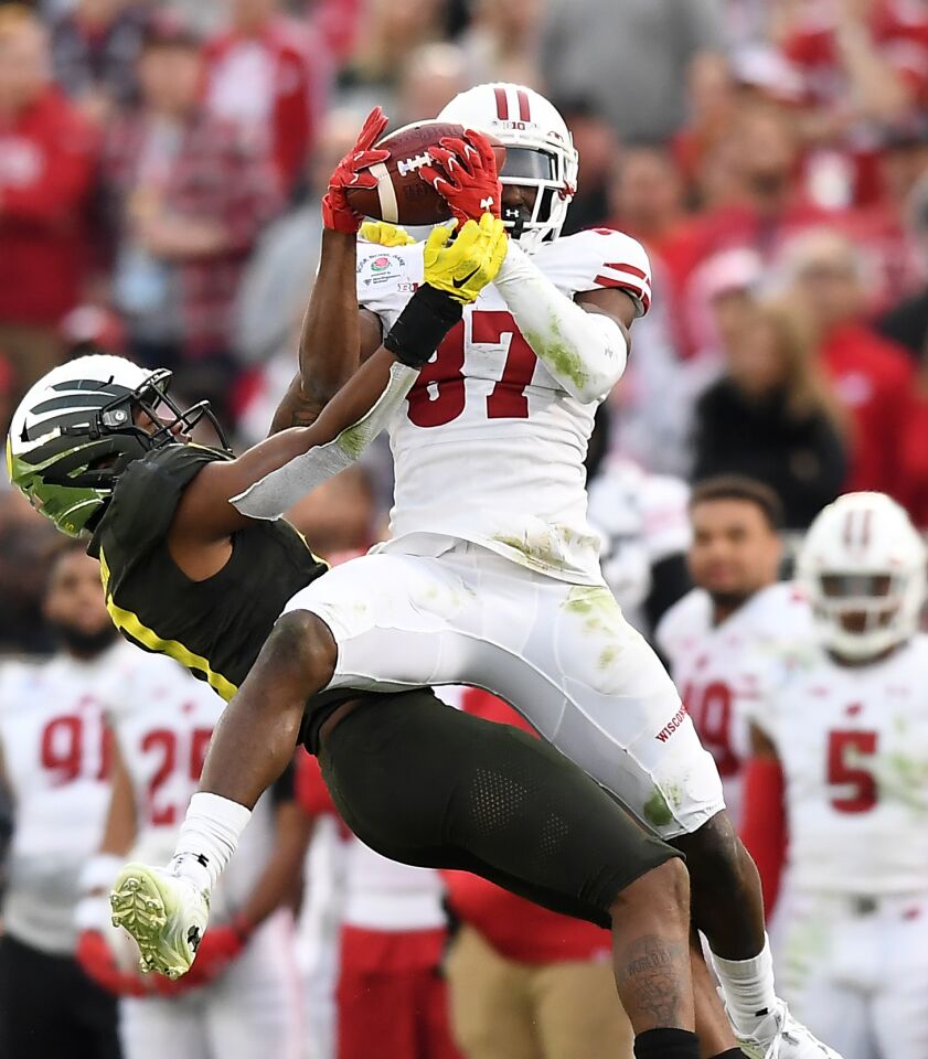 Wisconsin wide receiver Quintez Cephus makes a catch in front of Oregon safety Jevon Holland during the third quarter.