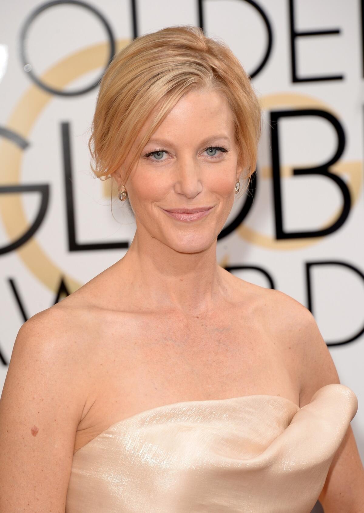 "Breaking Bad" actress Anna Gunn walks the red carpet with a chic updo for Sunday's Golden Globes.