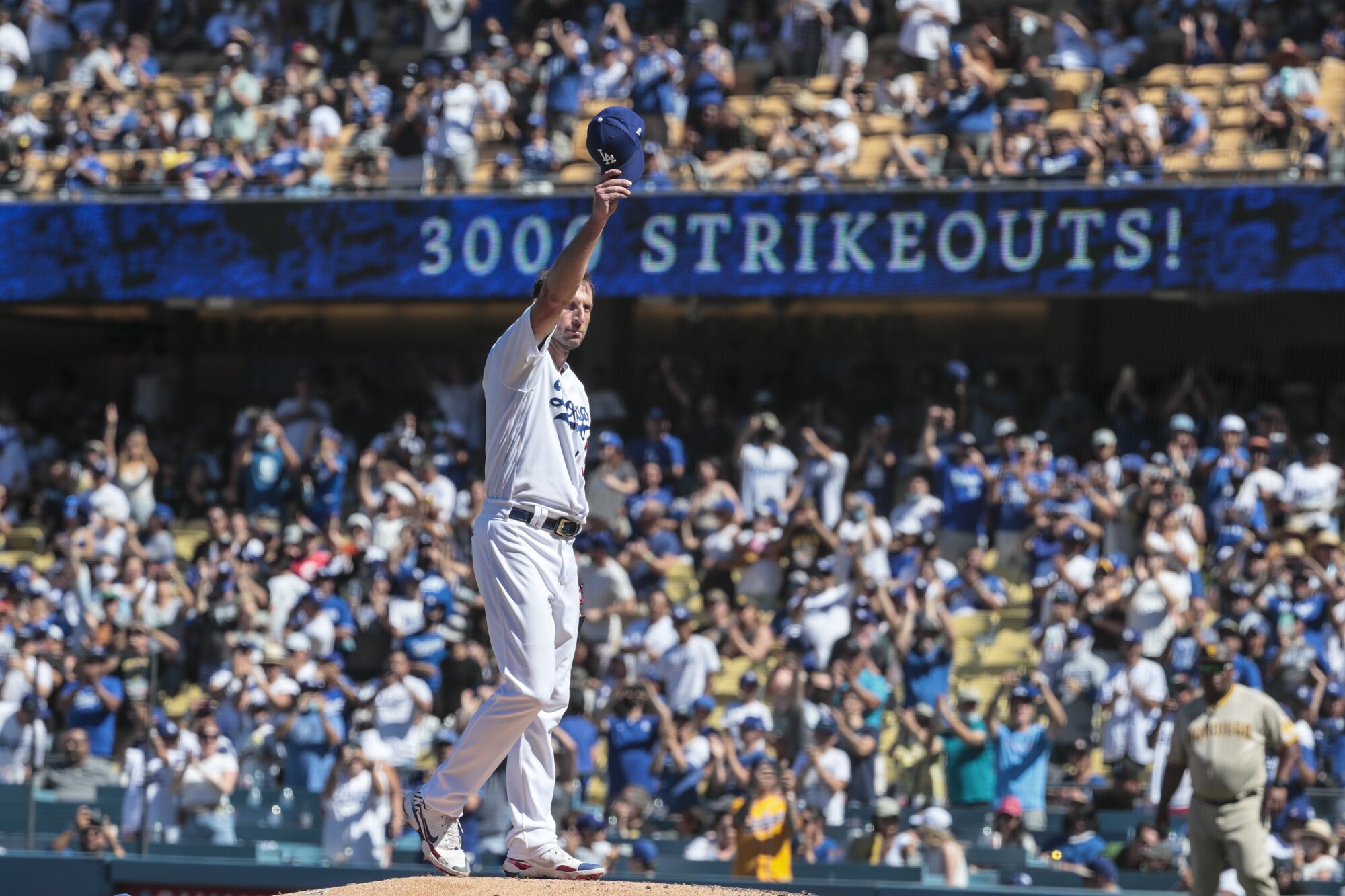 Los Angeles Dodgers starting pitcher Max Scherzer (31) salutes the crowd after his 3,000th career strikeout