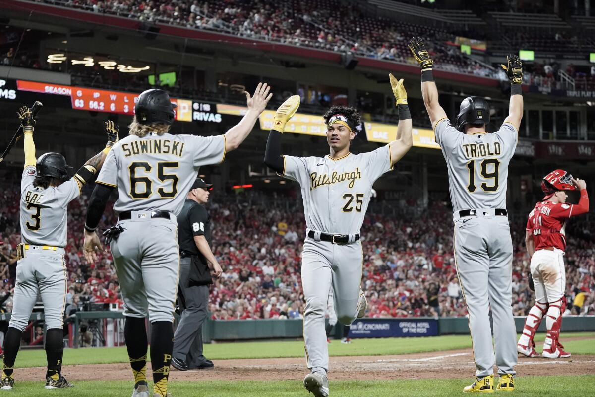 Photos: Pittsburgh Pirates at Cincinnati Reds Day Game, 9/13