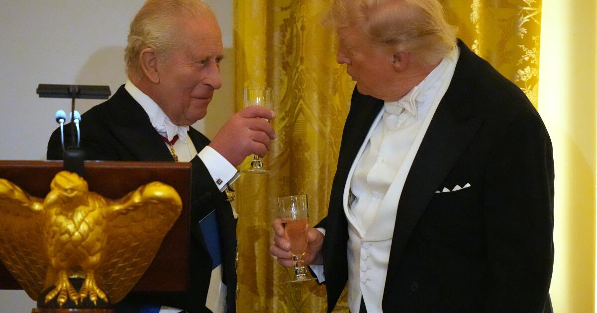 Ignorant le protocole, Trump a publié les détails d’une conversation privée avec le roi Charles III