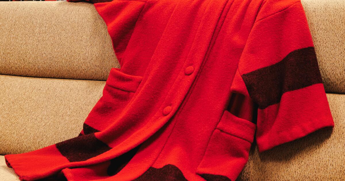 A estilista Lochita Hurtado desenhou suas próprias roupas durante a maior parte de sua vida A estilista Lochita Hurtado desenhou suas próprias roupas durante a maior parte de sua vida