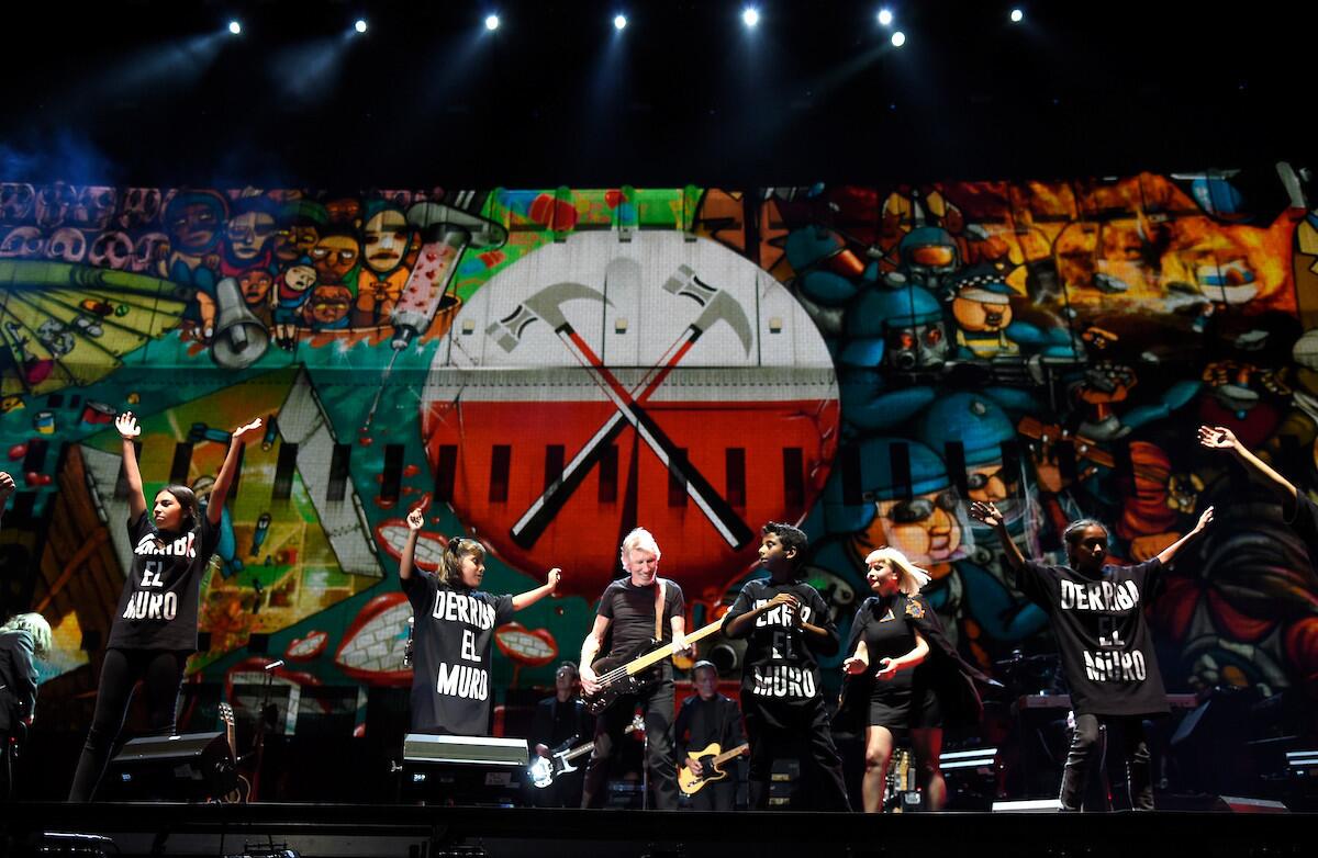 El fundador de Pink Floyd Roger Waters dio su apoyo a la comunidad latina de EE.UU. que es afectada por las propuestas de Donald Trump durante su memorable acto en el festival Desert Trip.