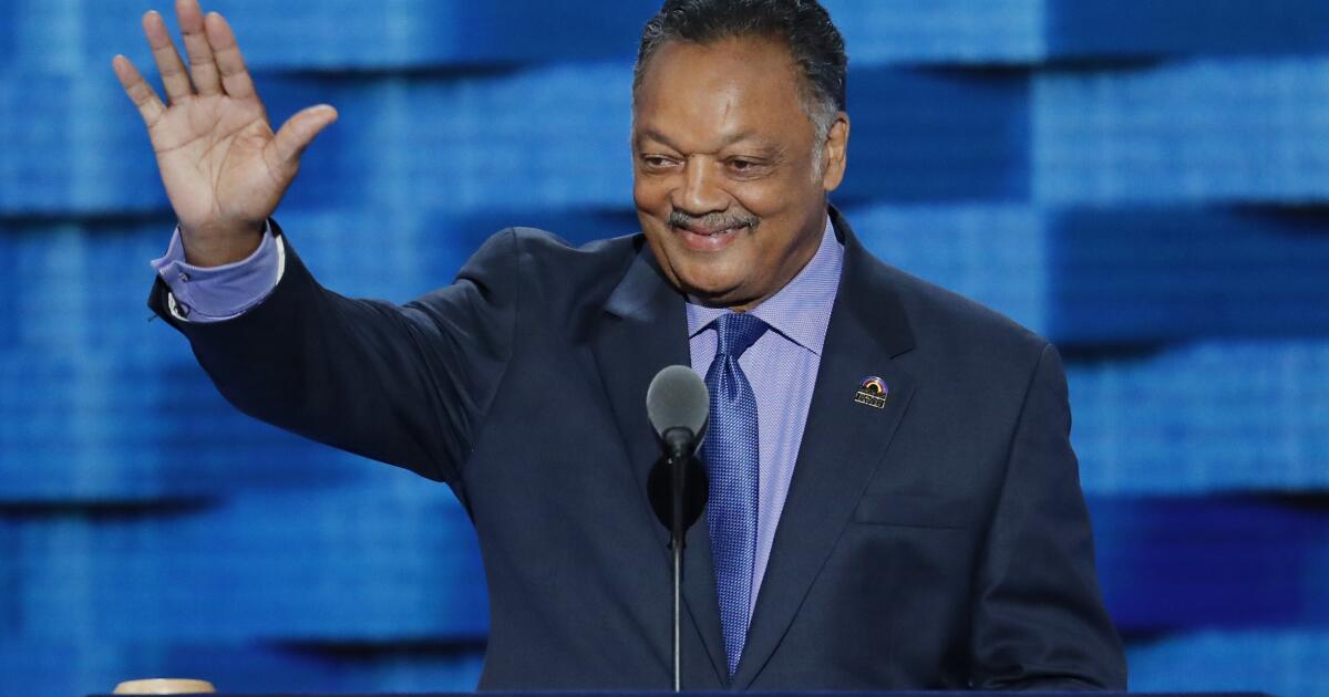 O presidente da Câmara, Mike Johnson, negou o pedido do reverendo Jesse Jackson para mentir respeitosamente no Capitólio dos EUA