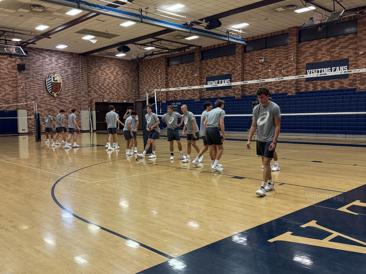 লয়োলা ভলিবল দল তার চ্যাম্পিয়নশিপের পথে ফিরে যেতে চায় লয়োলা ভলিবল দল তার চ্যাম্পিয়নশিপের পথে ফিরে যেতে চায়