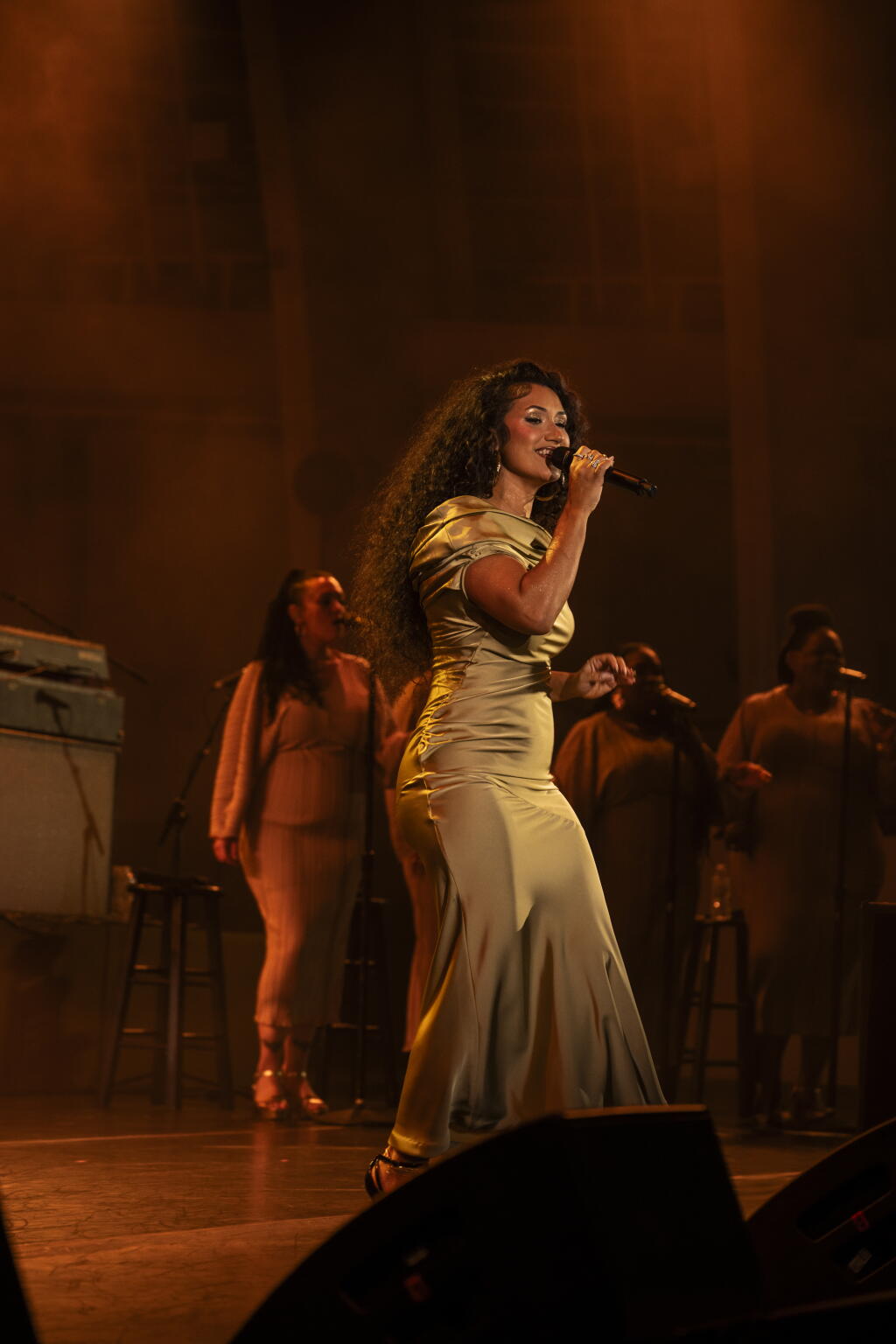Lee Sol Singer British singer Cleo Sol takes fans to church during debut L.A. show ...