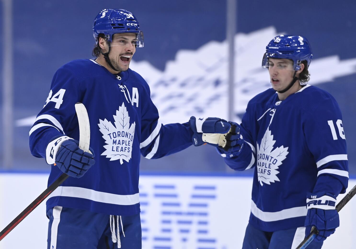 Matthews helps Maple Leafs roll past Canadiens in Game 2 to even series