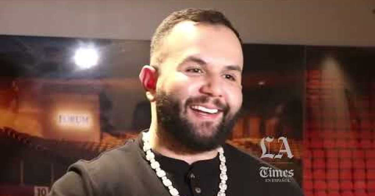 Carin León vive su mejor momento y llegó a Los Ángeles con gira Los