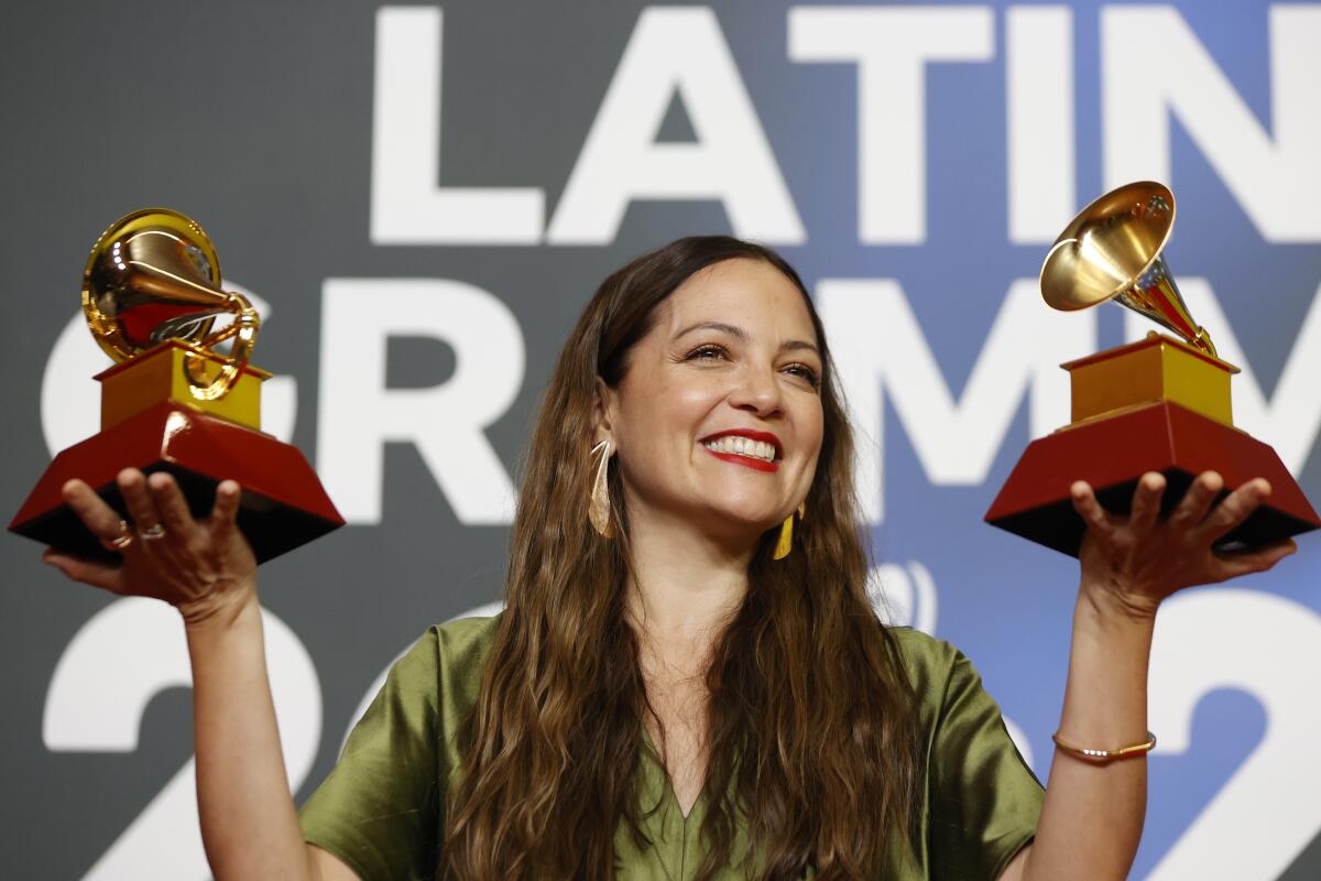 De todas las flores' de Natalia Lafourcade, Latin Grammy a la mejor  grabación del año - San Diego Union-Tribune en Español