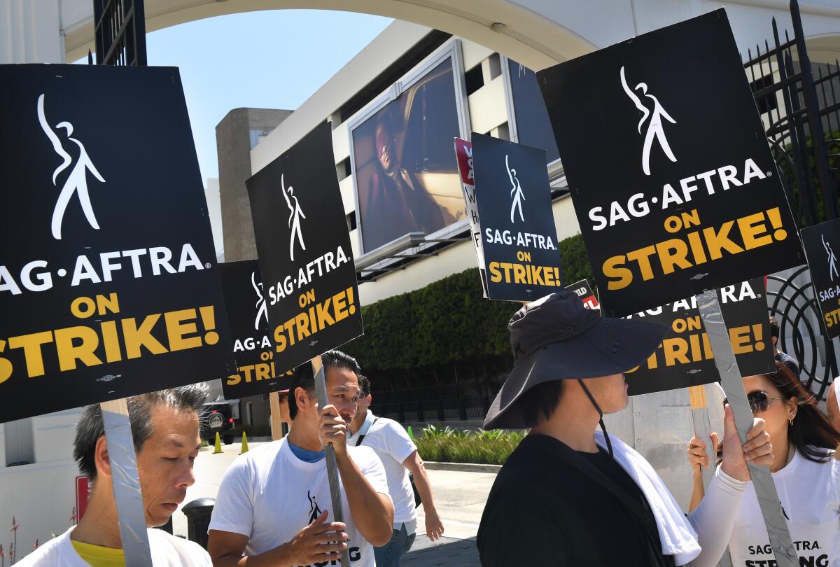 Members of SAG-AFTRA strike 