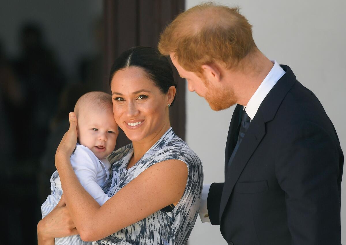 Meghan Markle, Prince Harry get apology for baby Archie pics - Los Angeles Times