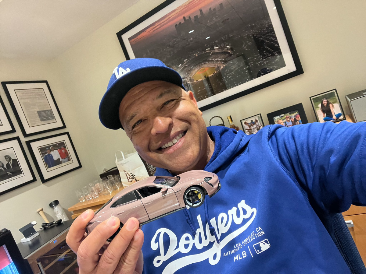 Dodgers manager Dave Roberts shows off the shiny new Porsche model car he received from Shohei Ohtani.
