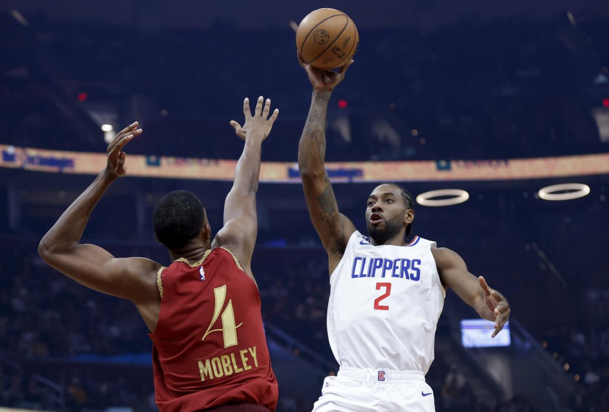 Clippers forward Kawhi Leonard shoots over Cleveland Cavaliers forward Evan Mobley.