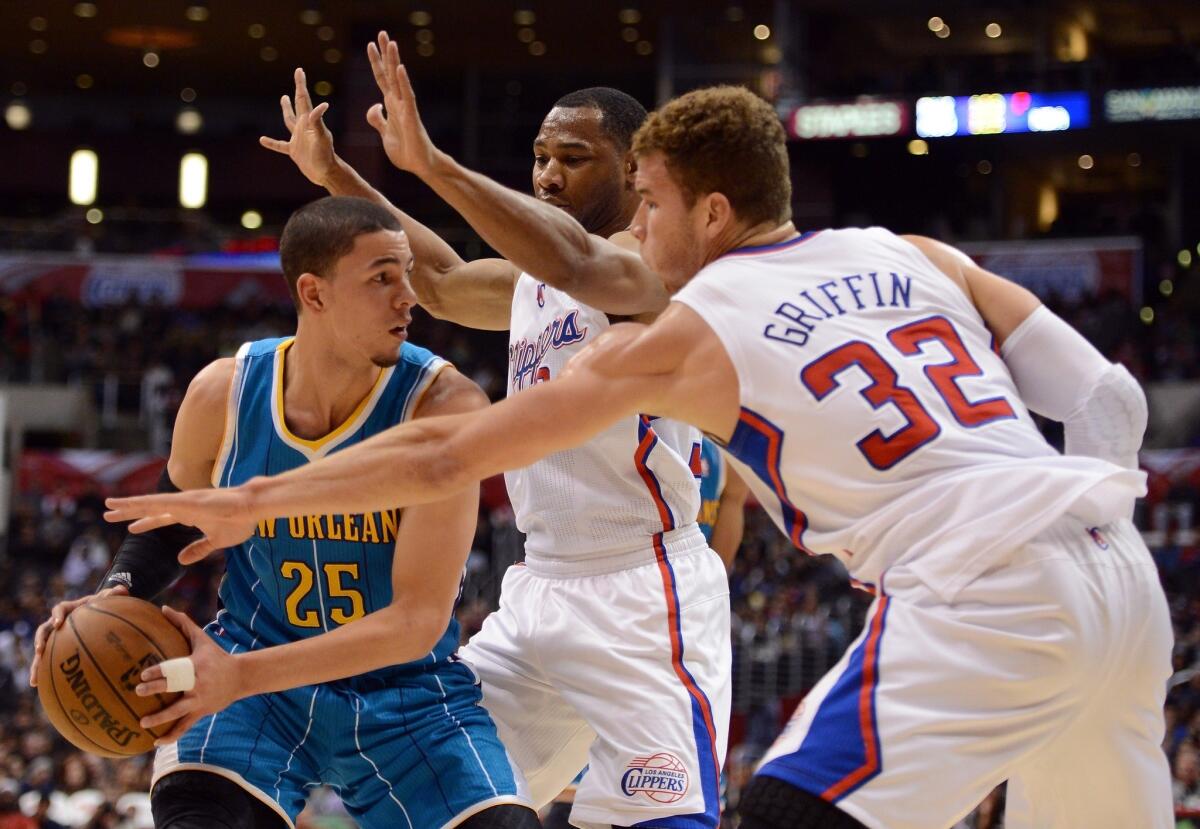 Austin Rivers looks to pass around the defense of the Clippers' Willie Green and Blake Griffin while playing for New Orleans.