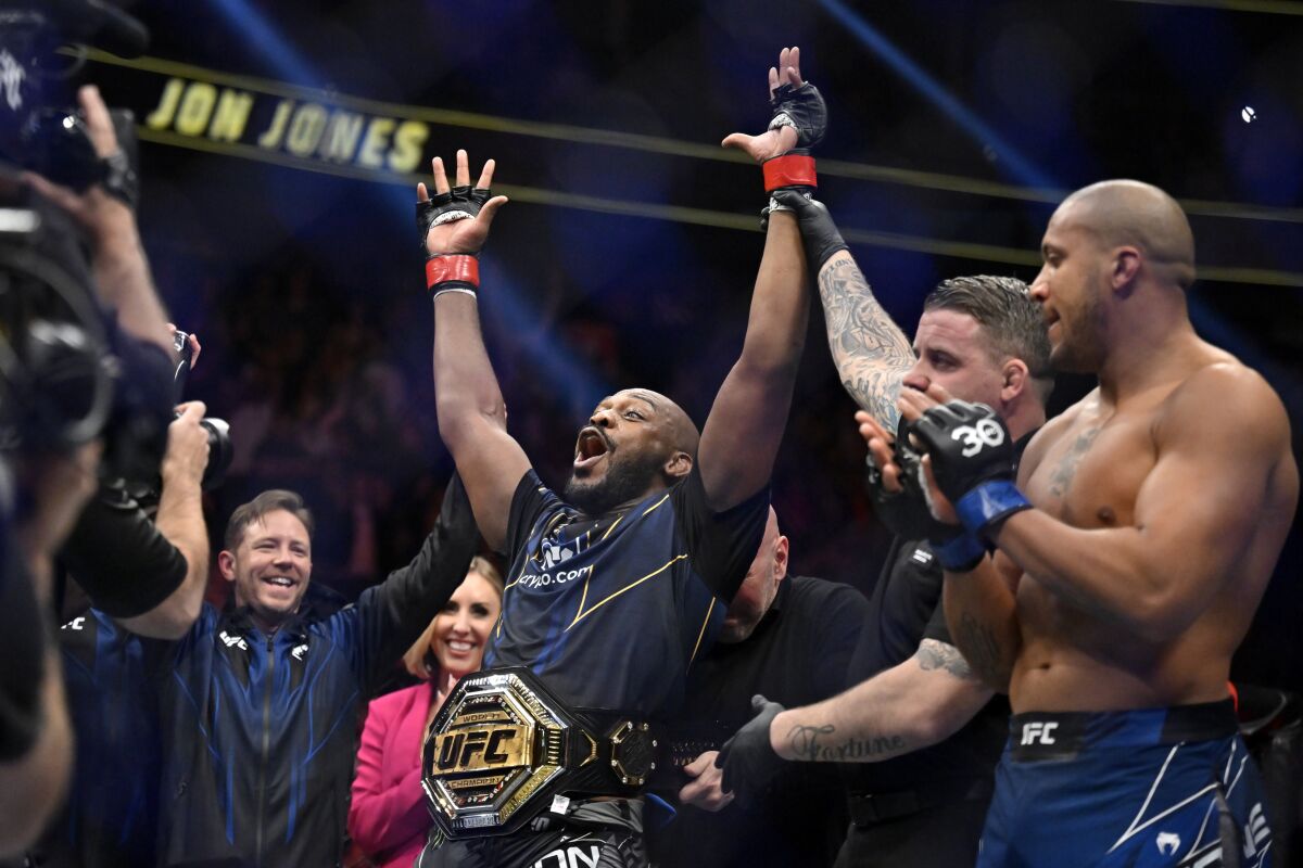 Jon Jones returns to win UFC heavyweight title in 1st round - The San ...