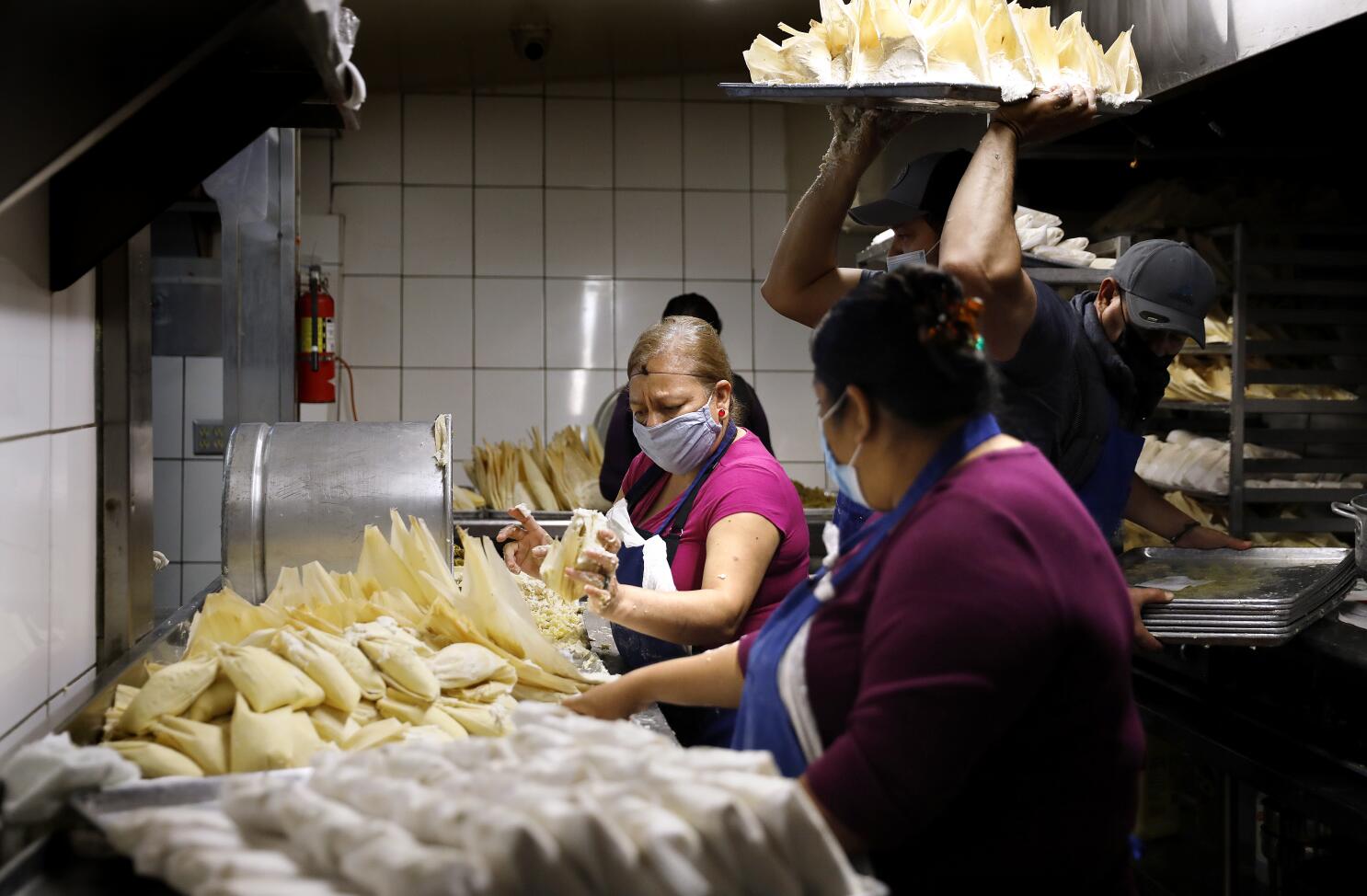 Every tamale maker needs a good <i>tamalera</i>, and a big family - Los  Angeles Times