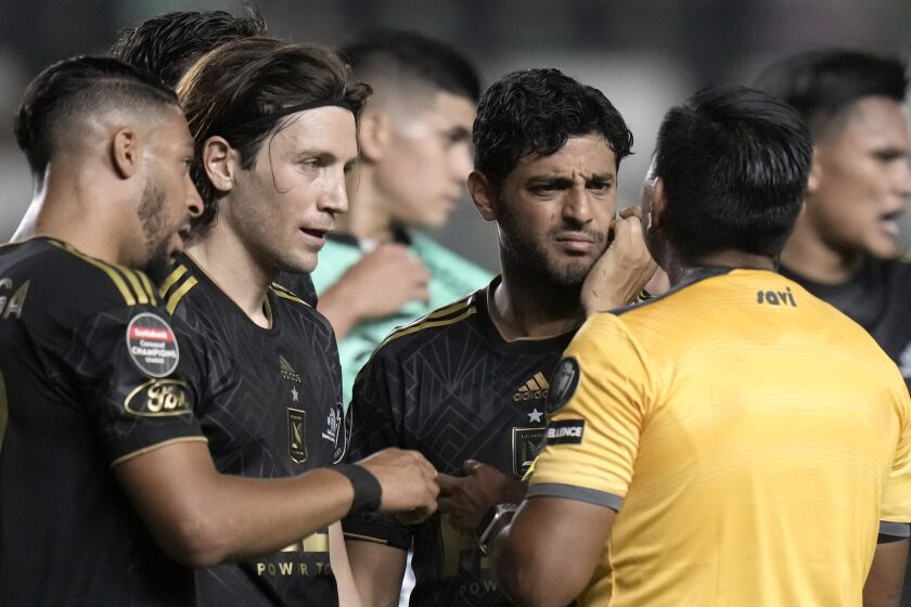 Carlos Vela of the U.S.' Los Angeles FC, center, argues with Referee Walter Lopez.
