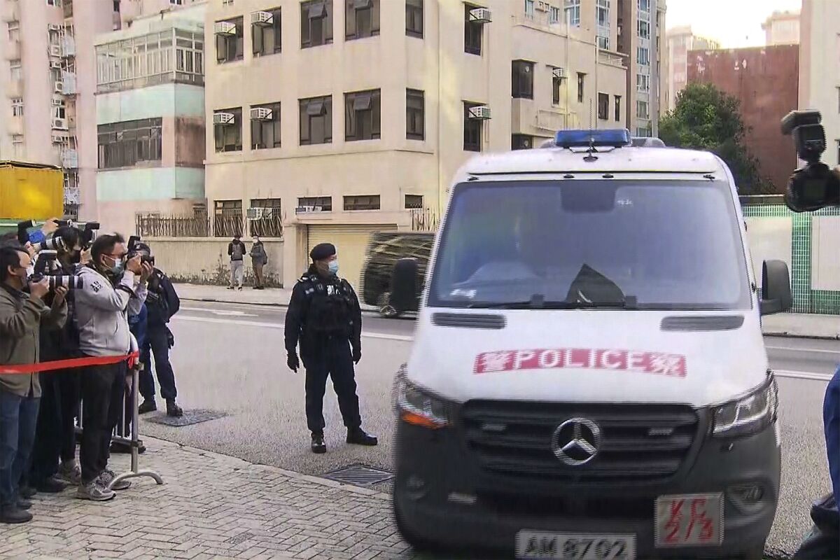 Police van arriving at Hong Kong courthouse
