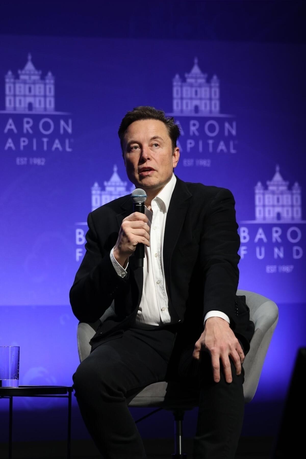 El director general de Tesla Elon Musk habla en la conferencia anual de Baron Investment en Nueva York 