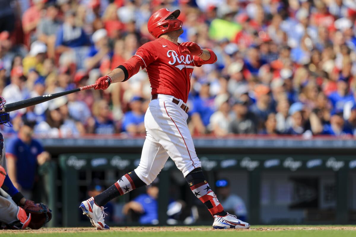 Reds use two three-run innings to beat Cubs