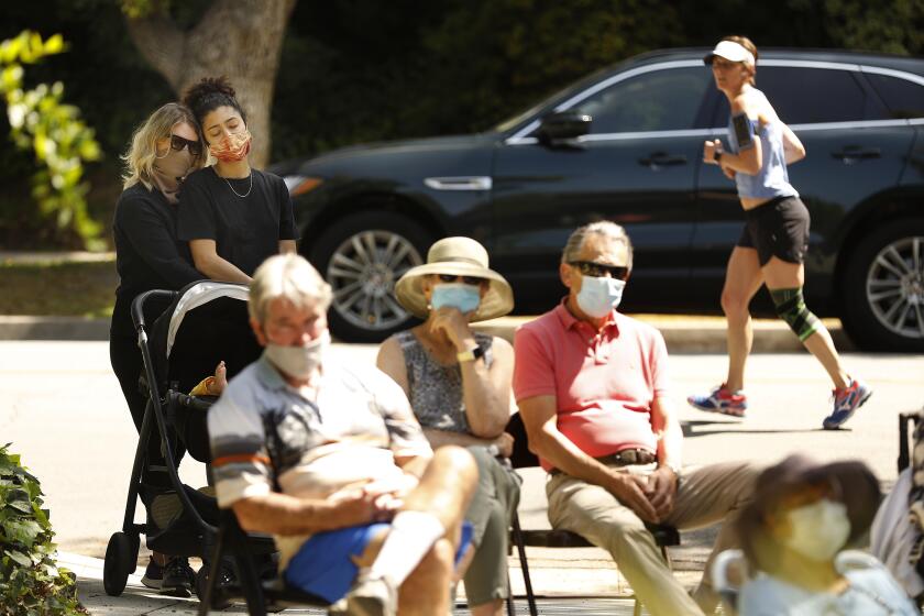 PASADENA-CA-MAY 17, 2020: A crowd gathers on the lawn of Catherine and Jonathan Karoly's home in Pasadena, California on Sunday, May 17, 2020 to hear them perform music. (Christina House / Los Angeles Times)