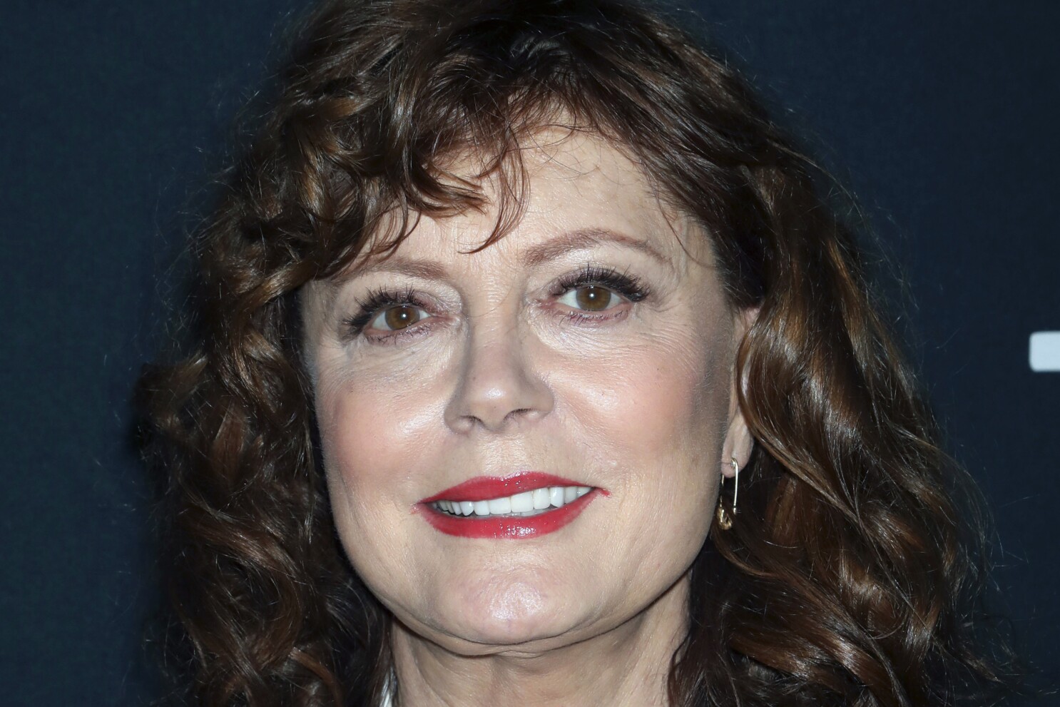 Susan Sarandon Under Fire For Tweet Calling Nypd Fascists Los Angeles Times