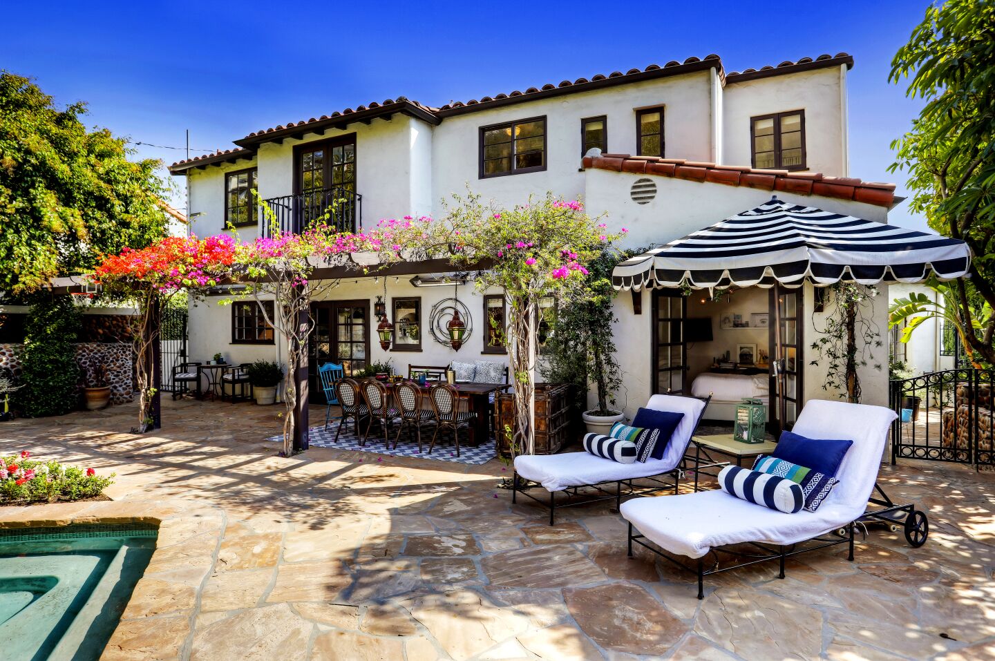 "Schitt's Creek" actor Dan Levy has bought a Spanish-style home in Los Feliz for $4.13 million.