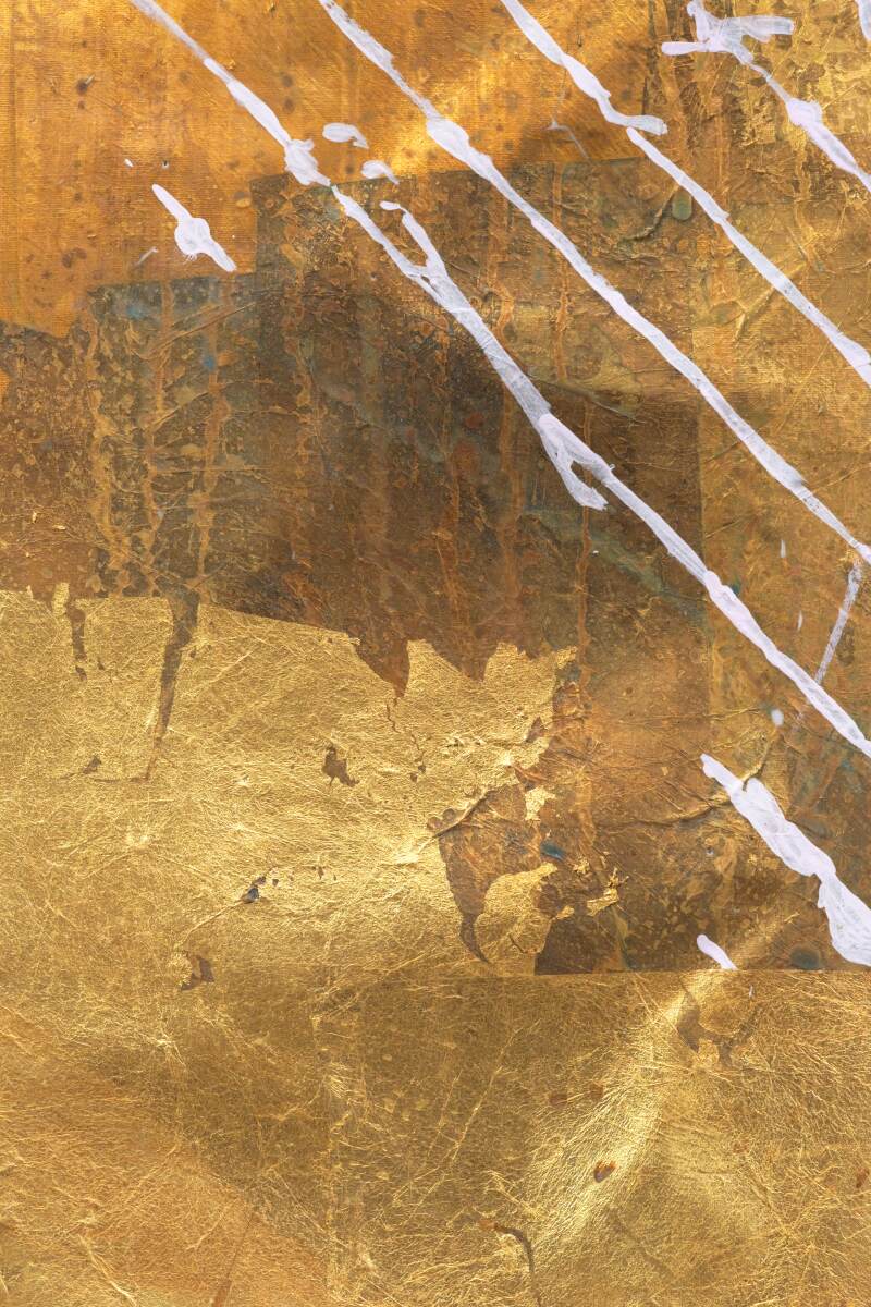 A detail of a painting with white parallel lines on a gold ground