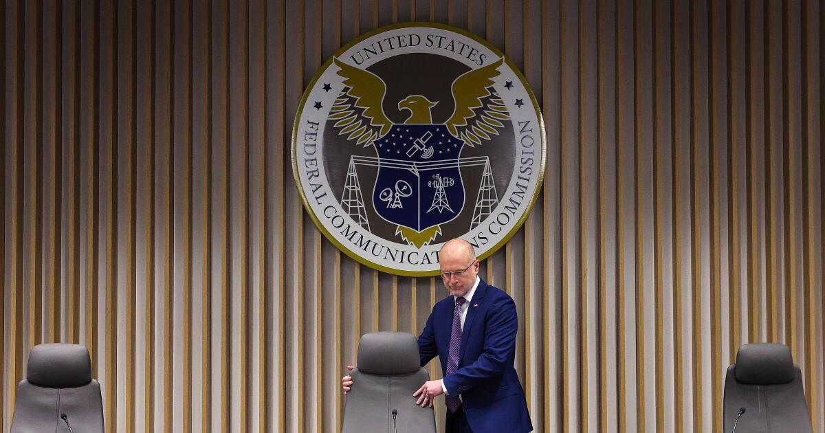 Por que é improvável que a FCC obtenha uma licença de TV para cobrir notícias do Irã