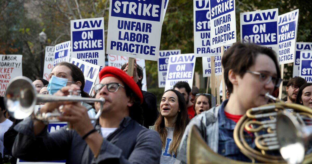 More than 1,000 UC faculty members urge Newsom, lawmakers to support striking academic workers