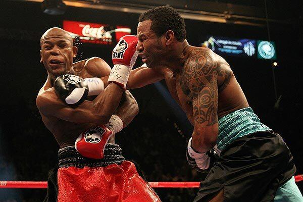 Shane Mosley throws a right