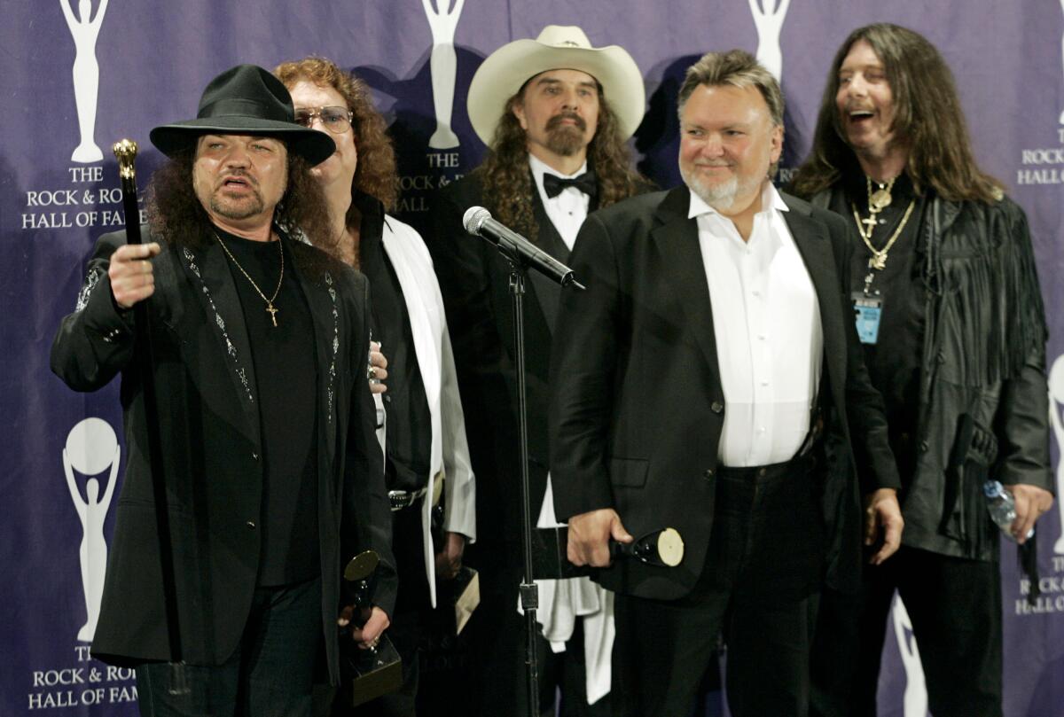 ARCHIVO- La banda Lynyrd Skynyrd, de izquierda a derecha, Gary Rossington, Billy Powell, Artimus Pyle, Ed King