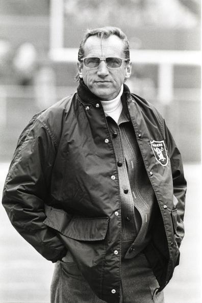 Al Davis on the field before a game against the Cleveland Browns at Municipal Stadium on October 9, 1977 in Cleveland, Ohio. The Raiders defeated the Browns 26-10.