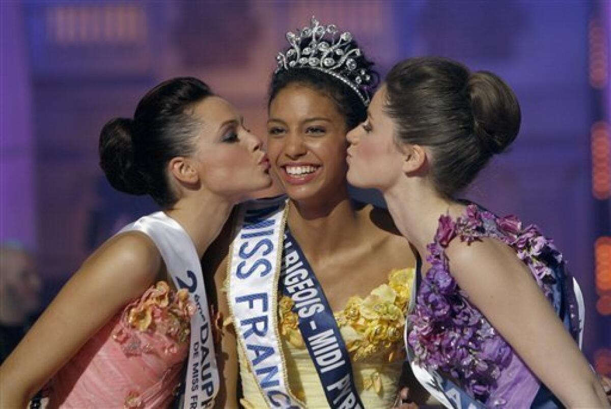 Clhoe Mortaud, 18, center, of Midi Pyrenees is kissed by third placer Miss Pays de Loire Elodie Martineau, left, and second placer Miss Lorraine Camille Cheyere after being crowned Miss France 2009 in Le Puy du Fou western France, Saturday, Dec. 6, 2008. (AP Photo/Jacques Brinon)