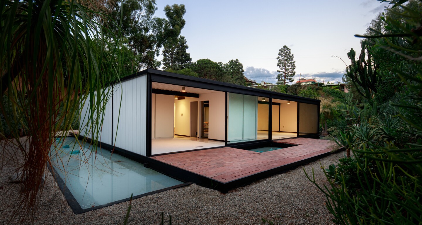 Case Study House No 21 A Glass Box And Gallery Space Seeks 3 6 Million Los Angeles Times
