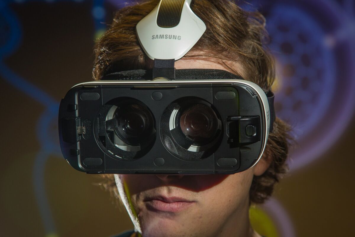 These portable VR goggles allow users to stand up and walk around in virtual reality.