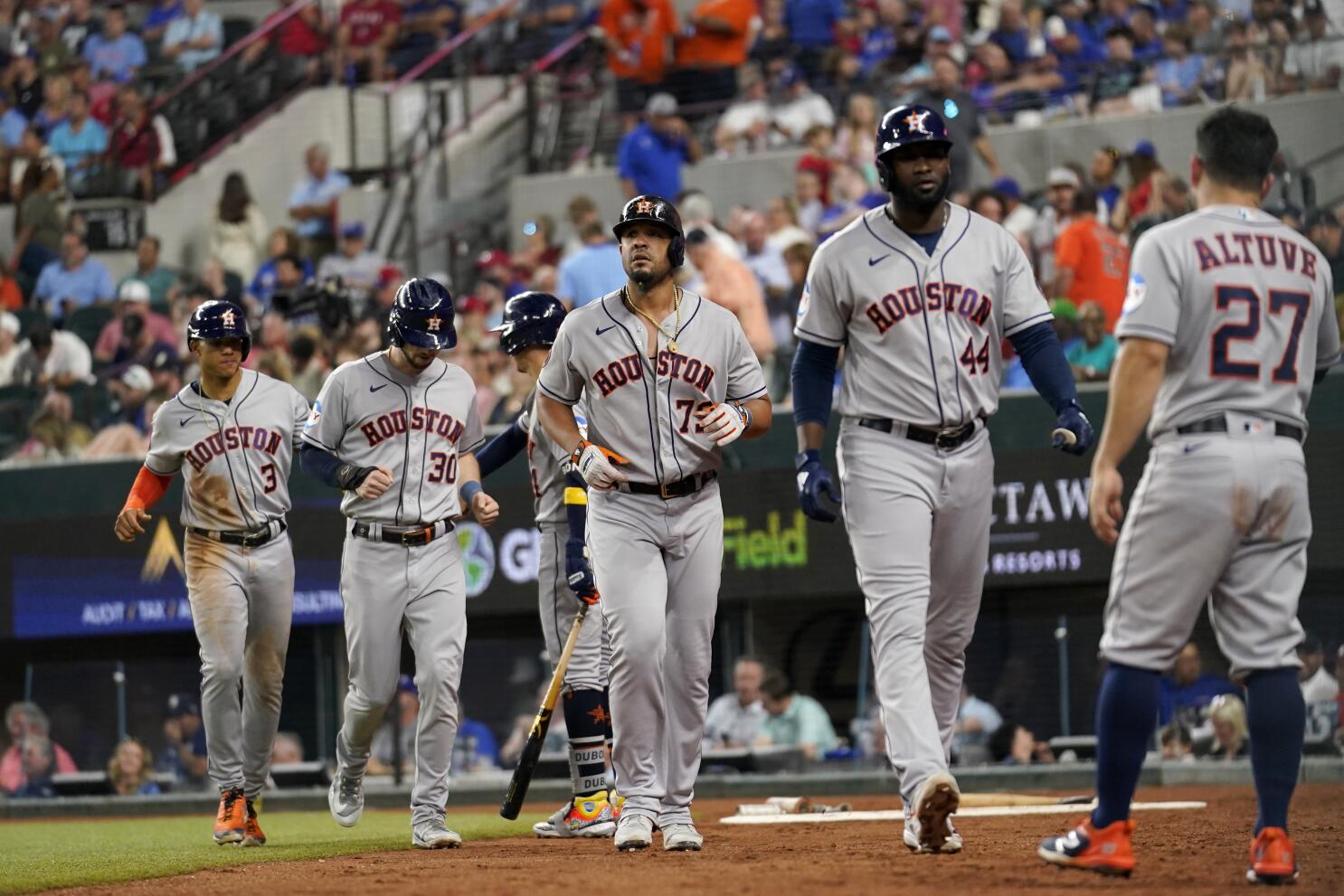 Cruz Control: Walk-off grand slam gives Rangers extra-inning Game 2 win