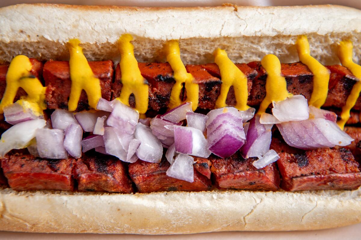 LOS ANGELES, CA - NOVEMBER 03: Beef link from Earle's On Crenshaw on Friday, Nov. 3, 2023 in Los Angeles, CA. (Mariah Tauger / Los Angeles Times)