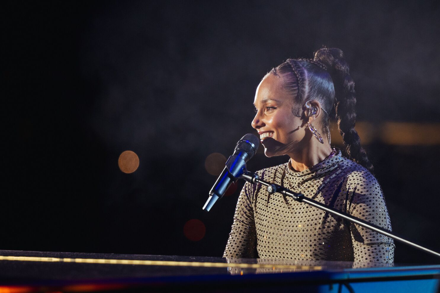 Review: Alicia Keys walked the walk at Friday's Curebound Concert for Cures  with the San Diego Symphony - The San Diego Union-Tribune